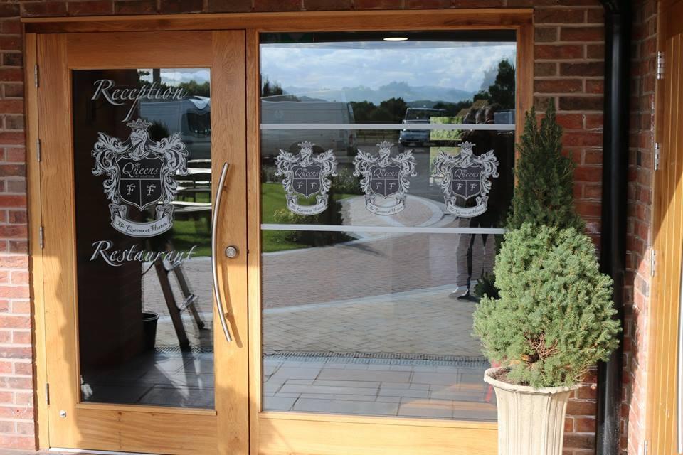 The Queens At Horton Telford Exterior foto